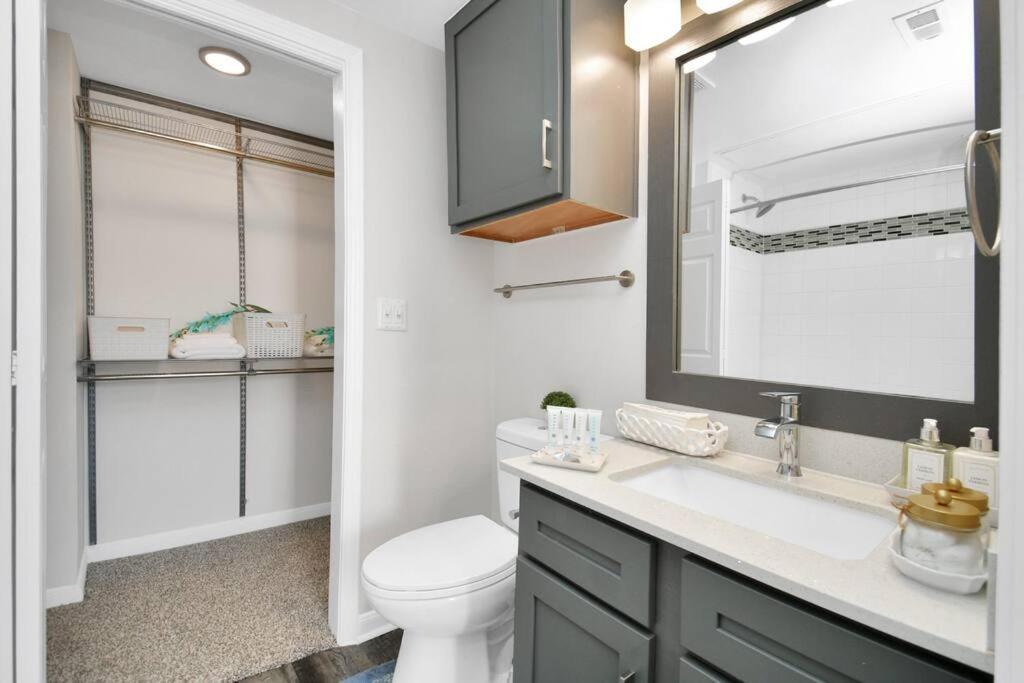 Chic Retreat-Walk To Nrg-Pool Apartment Houston Ngoại thất bức ảnh
