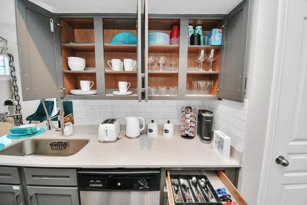Chic Retreat-Walk To Nrg-Pool Apartment Houston Ngoại thất bức ảnh