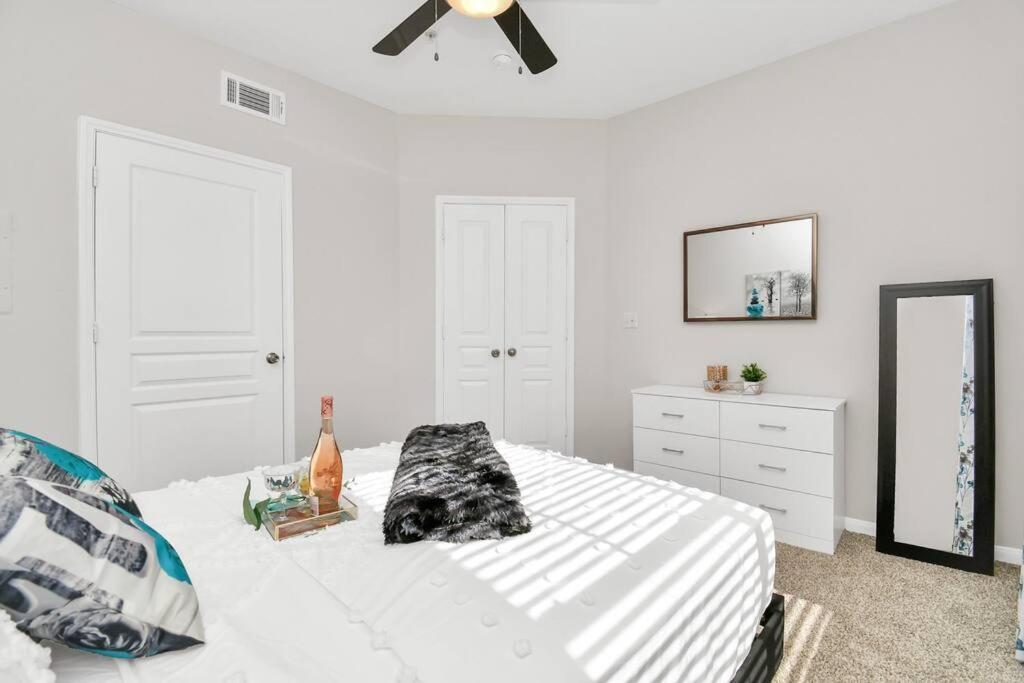 Chic Retreat-Walk To Nrg-Pool Apartment Houston Ngoại thất bức ảnh