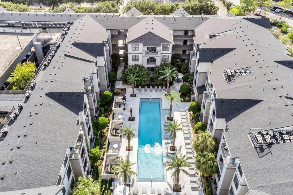 Chic Retreat-Walk To Nrg-Pool Apartment Houston Ngoại thất bức ảnh