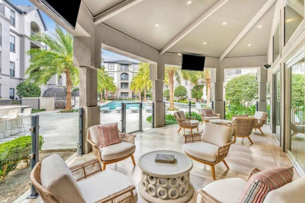 Chic Retreat-Walk To Nrg-Pool Apartment Houston Ngoại thất bức ảnh
