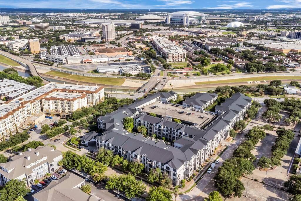 Chic Retreat-Walk To Nrg-Pool Apartment Houston Ngoại thất bức ảnh
