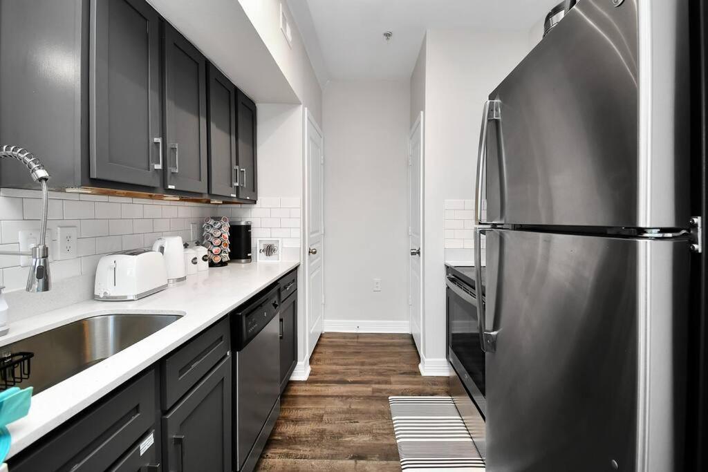 Chic Retreat-Walk To Nrg-Pool Apartment Houston Ngoại thất bức ảnh