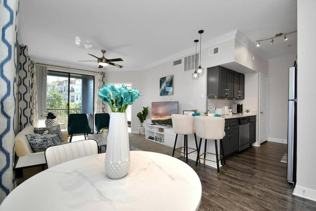 Chic Retreat-Walk To Nrg-Pool Apartment Houston Ngoại thất bức ảnh